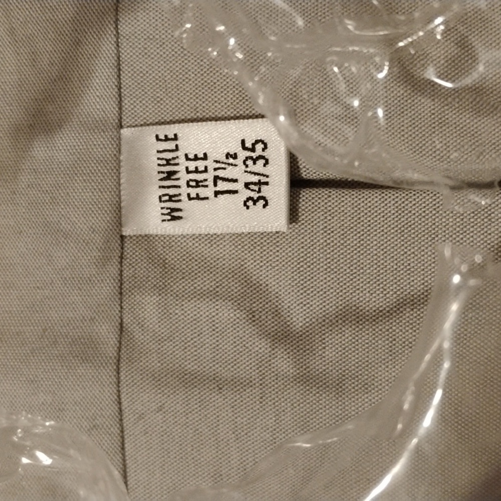 Van Heusen dress shirt. - Picture 2 of 4